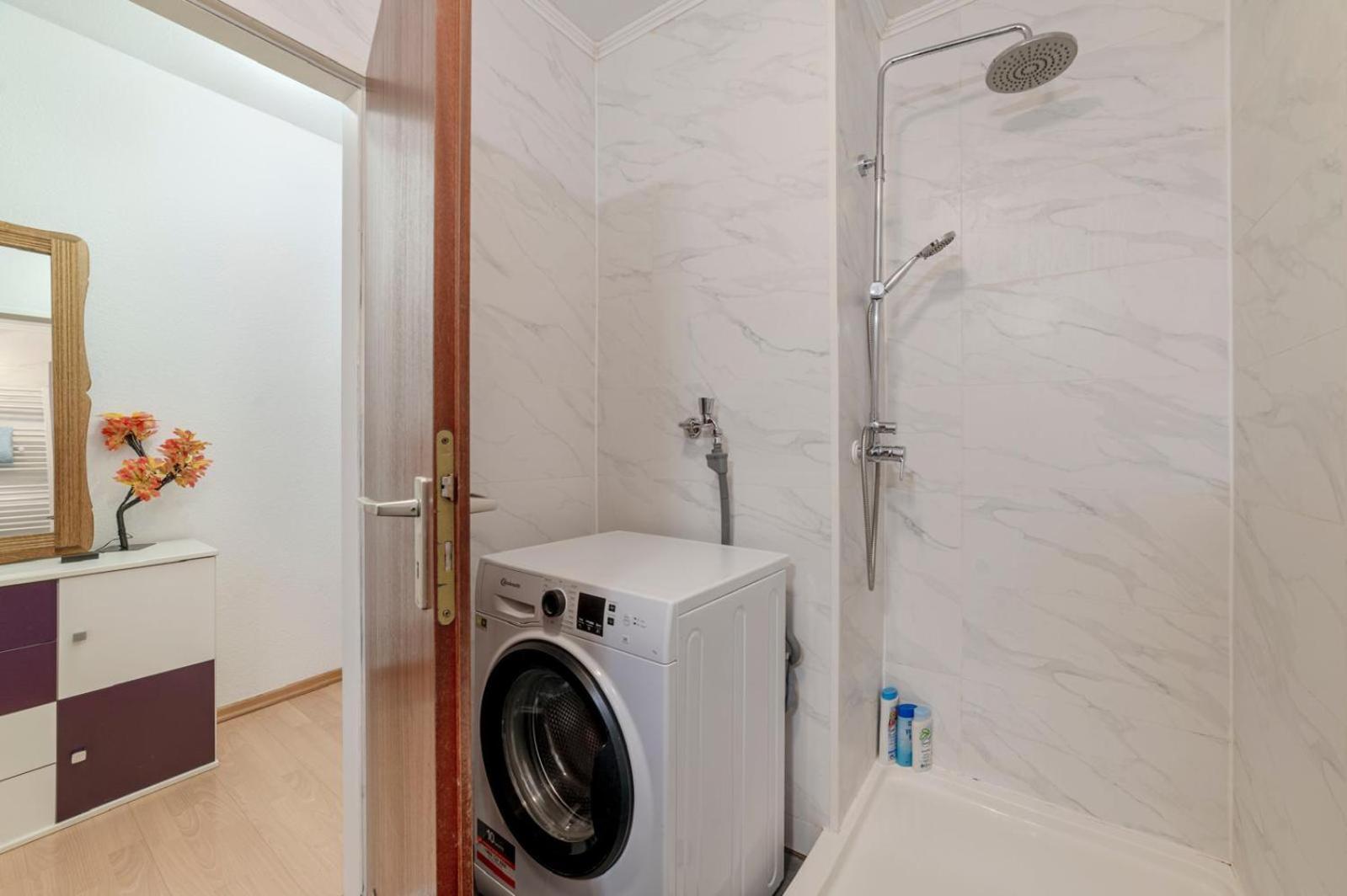 Schoene, Moeblierte Wohnung Mit Balkon Und Tiefgarage Дюссельдорф Экстерьер фото