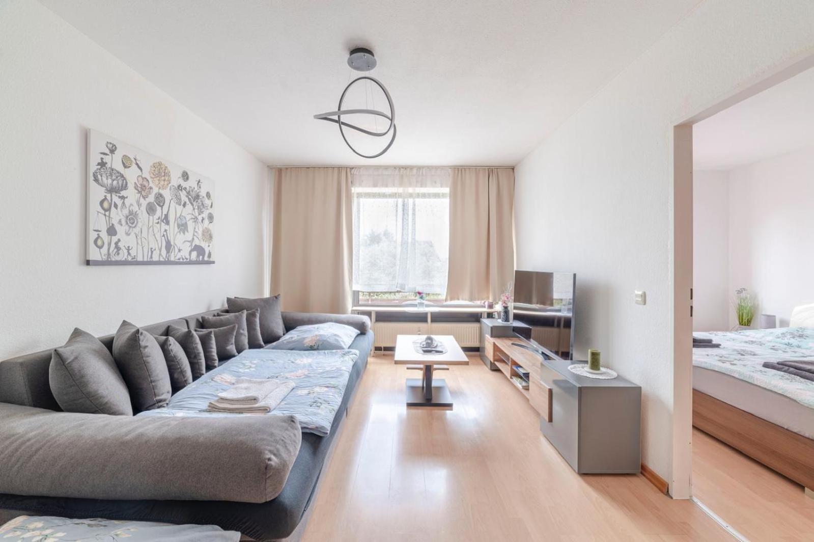 Schoene, Moeblierte Wohnung Mit Balkon Und Tiefgarage Дюссельдорф Экстерьер фото